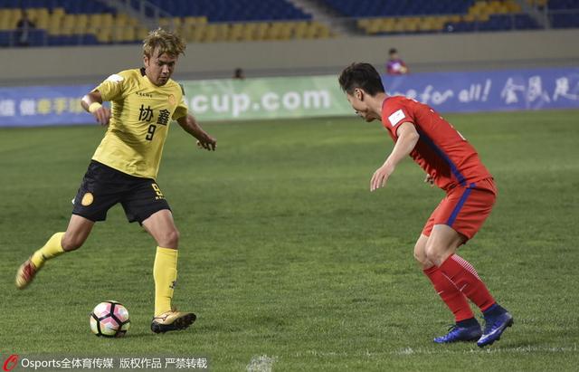英超第17轮，阿森纳主场2-0战胜布莱顿，刚刚解禁复出的阿尔特塔又吃到了一张黄牌。
